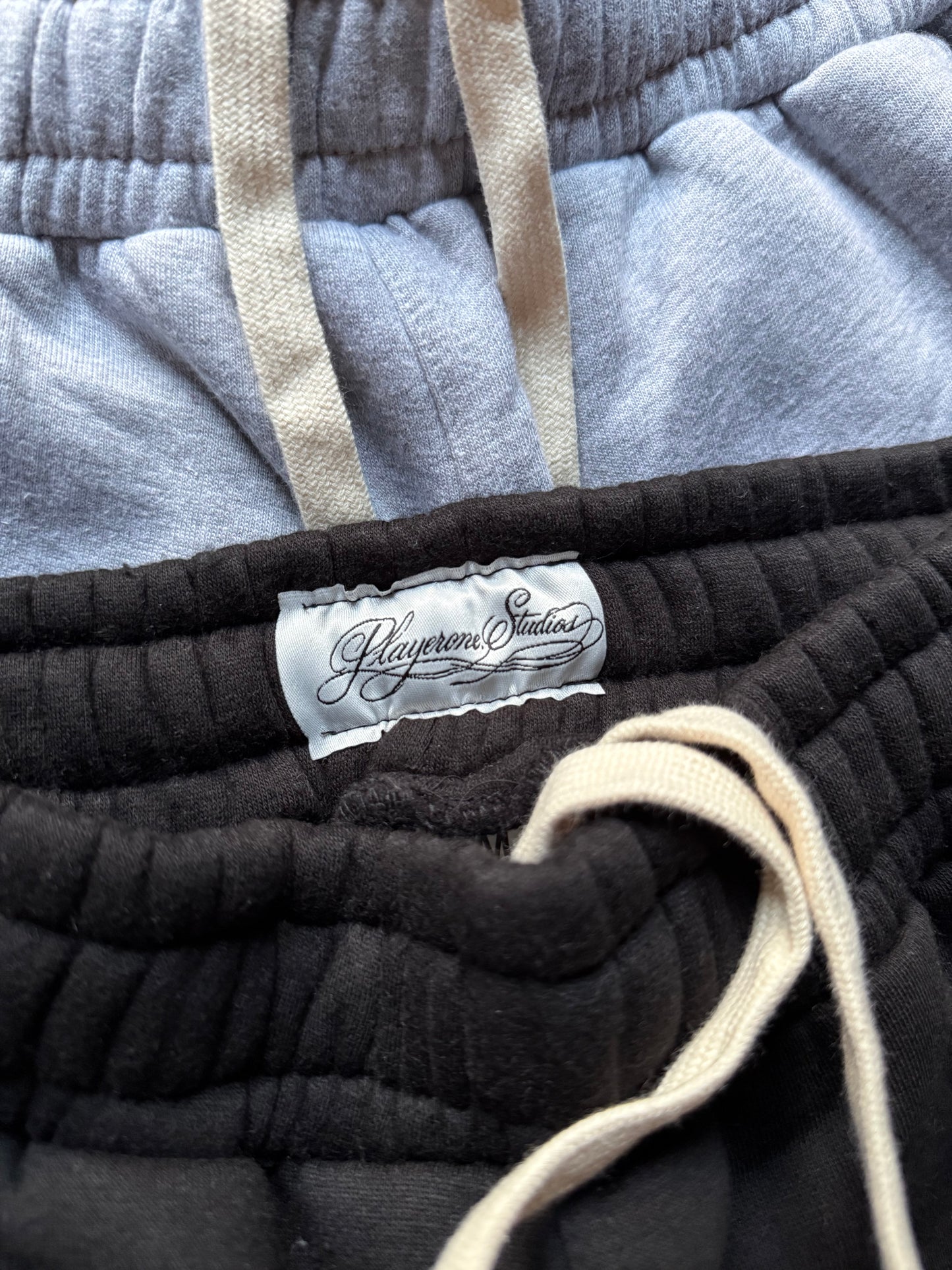 BLACK BAGGY SWEATPANTS