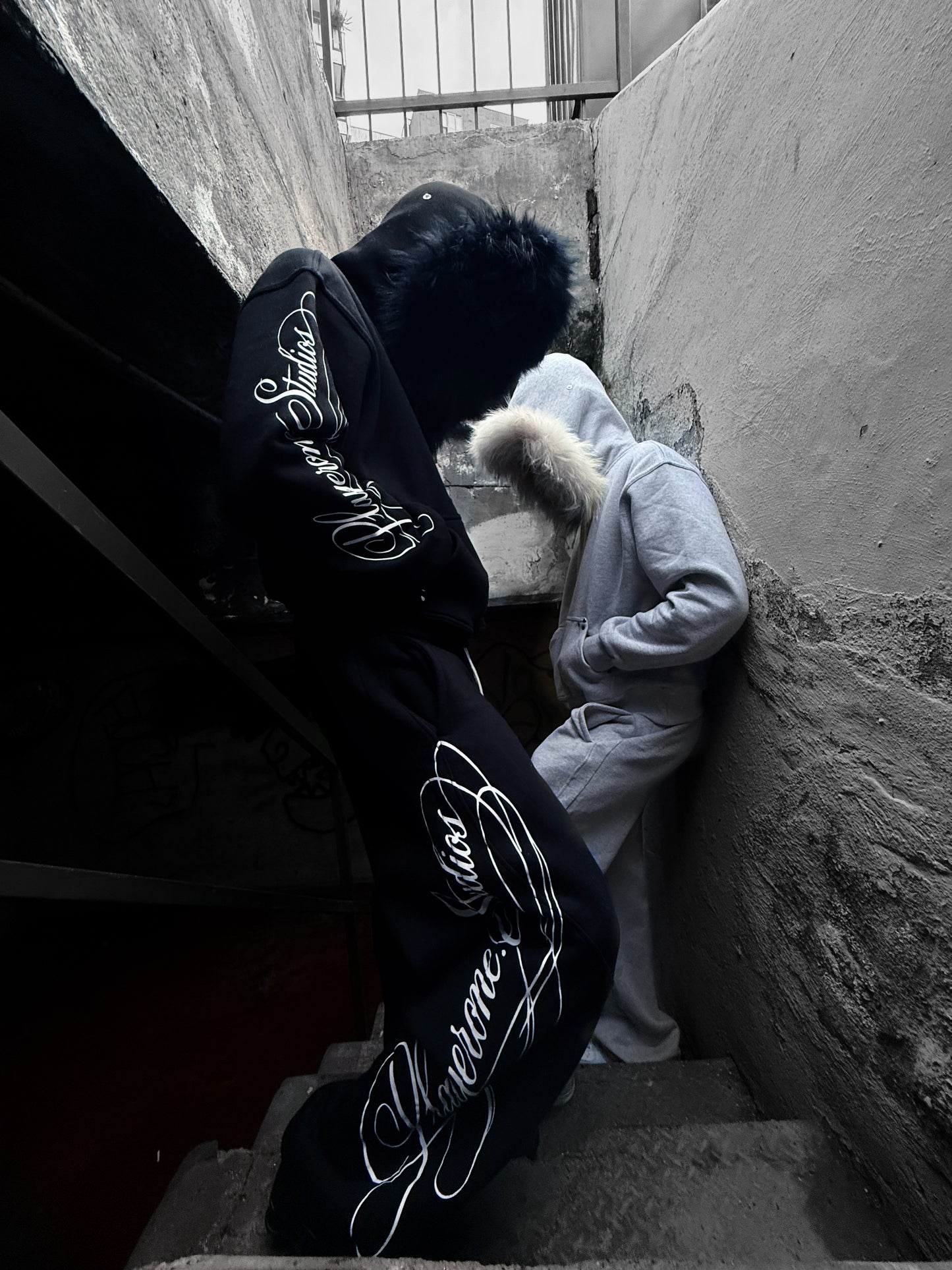 GREY BAGGY SWEATPANTS