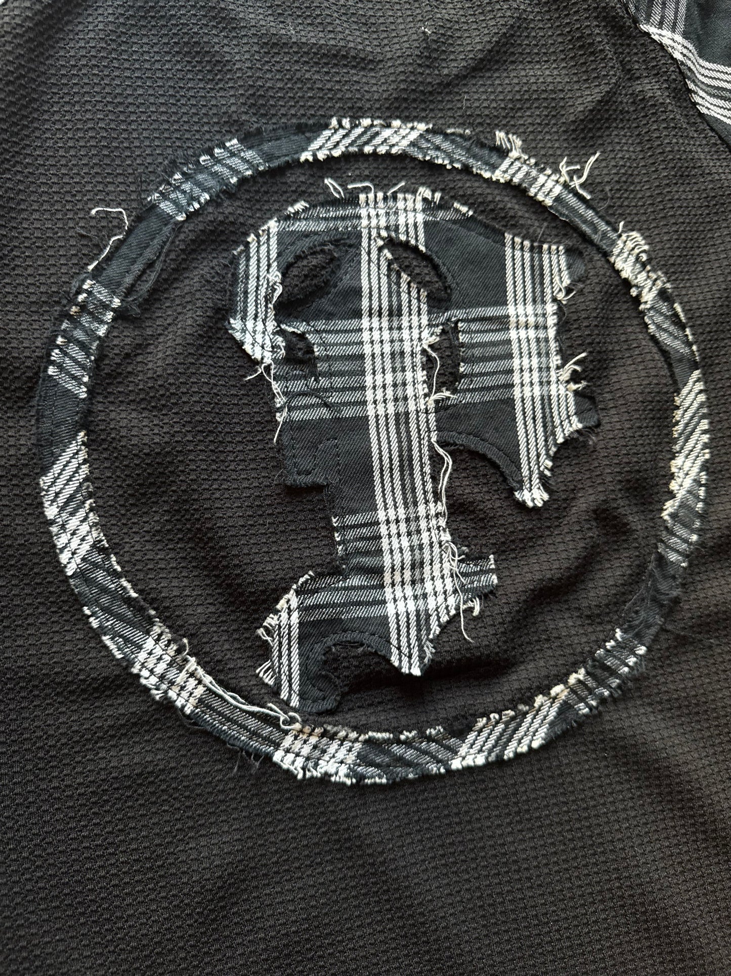 BLACK PLAID LONGSLEEVE